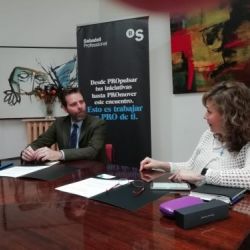 Uno firma banco Sabadell